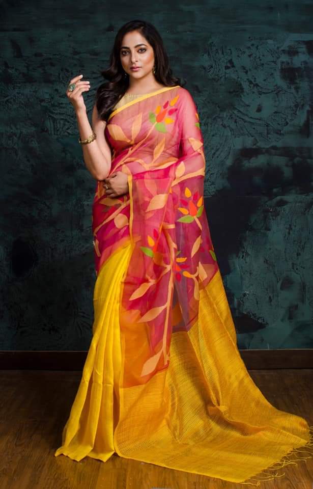 Matka muslin Jamdani saree with... - Hiranmayee Fashions | Facebook